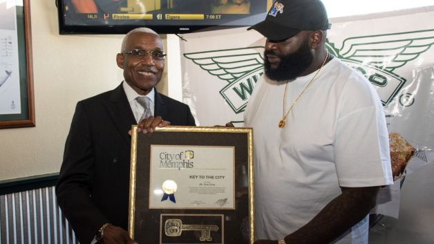 081414-music-wing-stop-rick-ross-receives-the-key-to-memphis
